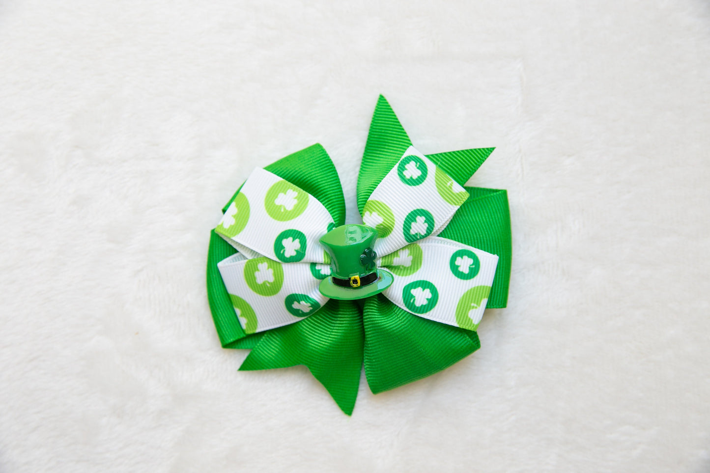 St Patrick's Day toddler girl Bow Hair Clip, big Irish Shamrock Beanie Barrette, Green four-leaf Lucky Clover Hair Clip Ireland Handmade