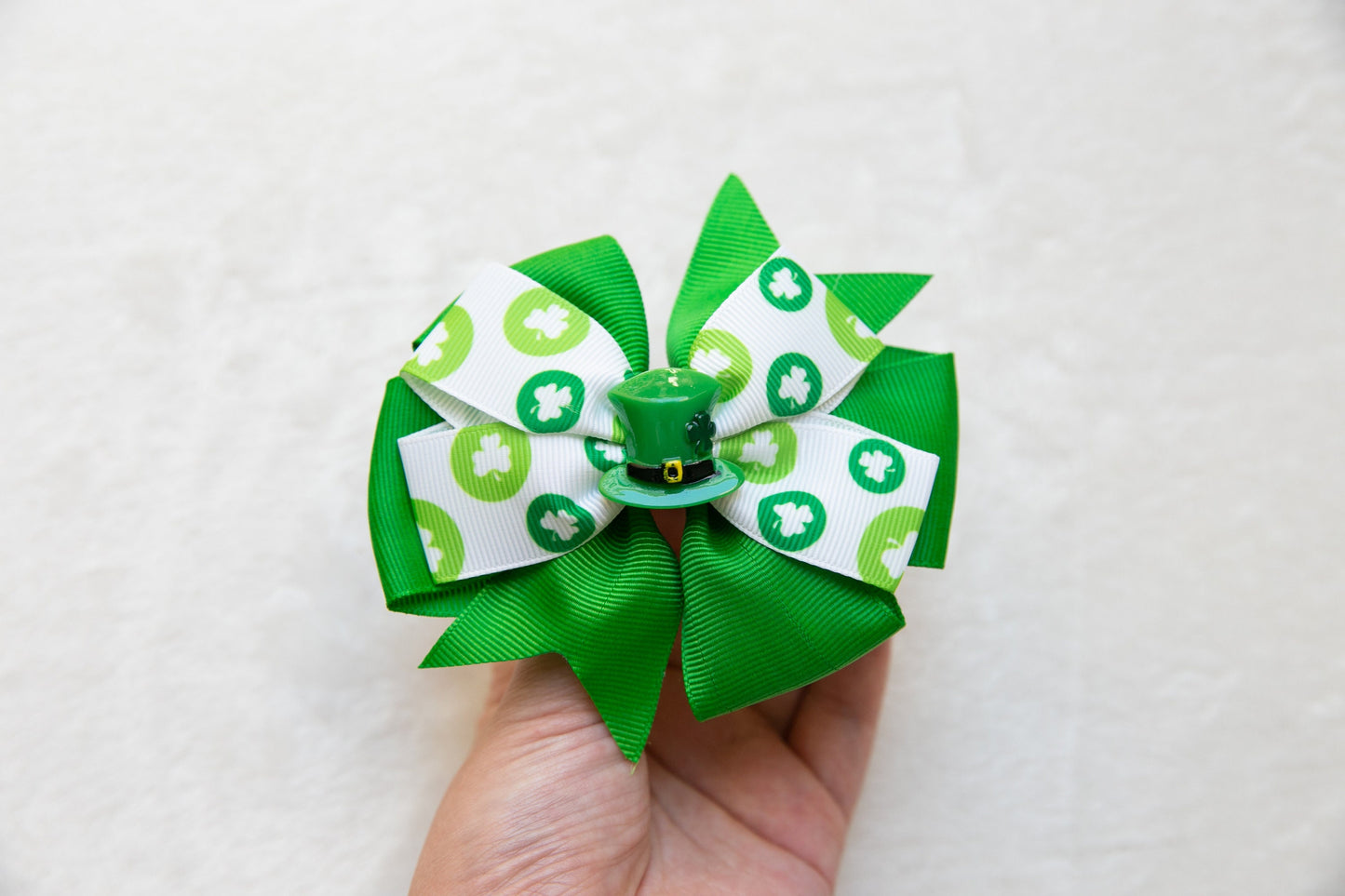 St Patrick's Day toddler girl Bow Hair Clip, big Irish Shamrock Beanie Barrette, Green four-leaf Lucky Clover Hair Clip Ireland Handmade