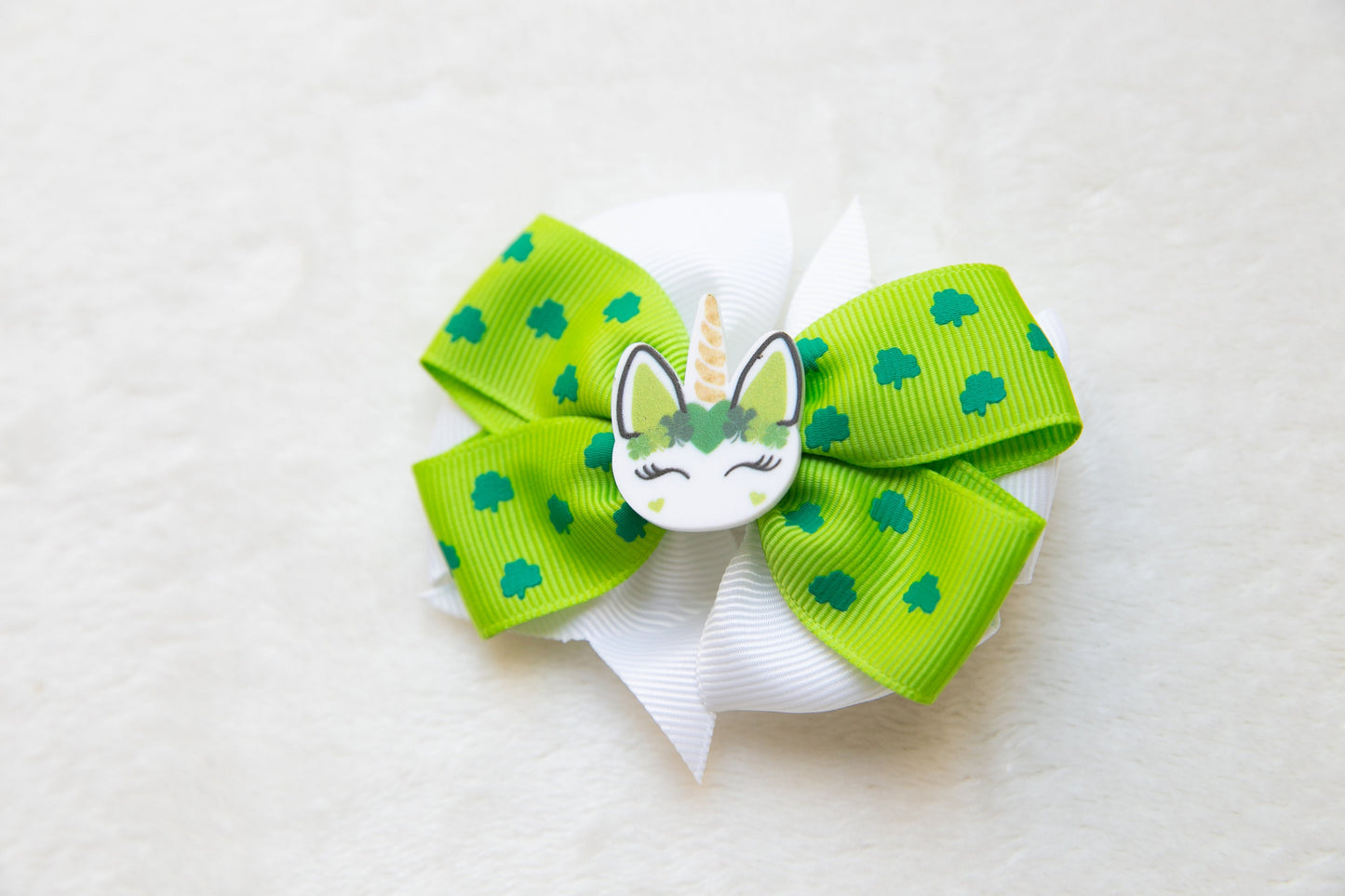 St Patrick's Day Bow Hair Clip, Green four-leaf Lucky Clover Oversized big Cute Unicorn Barrette, baby girl Toddler Hair Clip Ireland