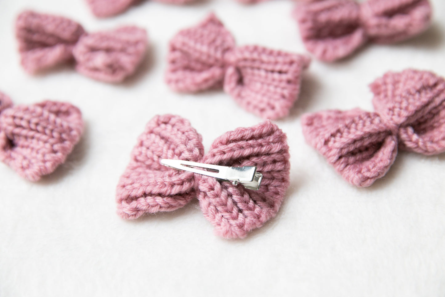 Crochet bow hair clip, knitted bow, knitting hair accessories, girls bow, made in australia, hand knit bow, toddler bow hair clip, pink bow