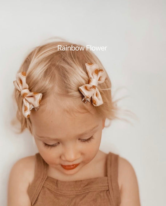 Cute toddler floral hair clips set. Set of 2 baby bow clip, earthy tones baby bow clip, minimalist kids hair bow Pigtail bow Baby Girl Gift