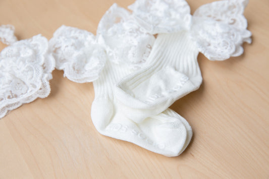 Exquisite Toddler Baby girl Bow Headband and Anti-Slip Sock Set - White Lace Handmade Bow Unique Perfect for Photoshoots and Birthday Gifts