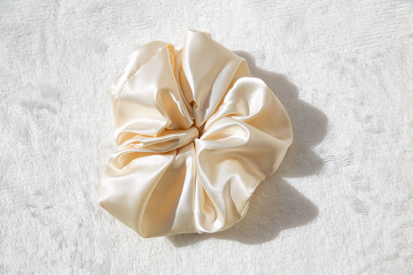 18 cm BIG satin Scrunchie for Women - Luxury Elegant Fashion Effortless Chic - Beige Green Purple Black Pink - Silk-Like Elastic Hair Tie