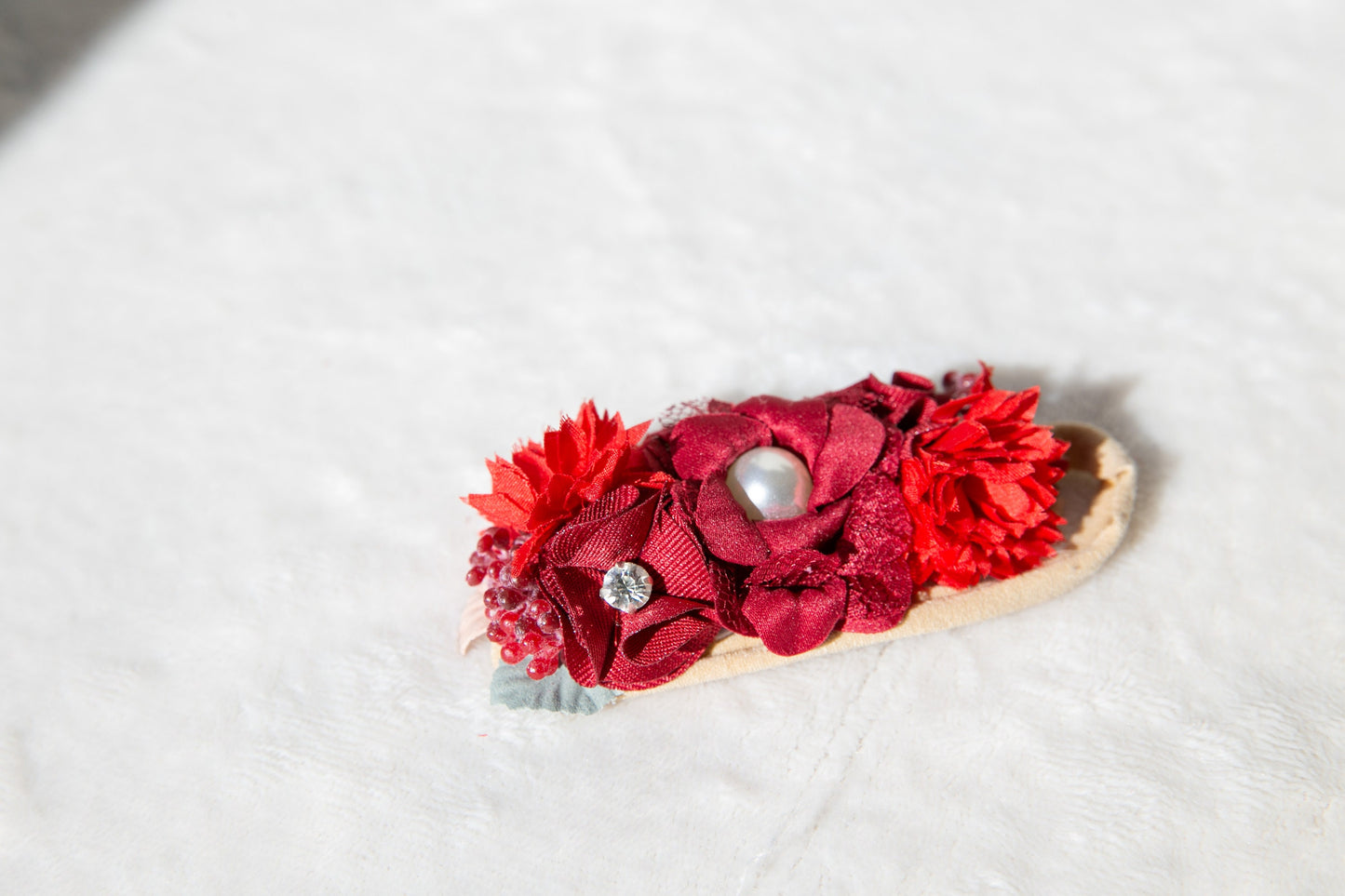 Red Delicate Headband for baby and Toddlers, Adorned with Rhinestone Pearls and Beautiful Red Flowers Perfect for Photoshoot Props and Gifts