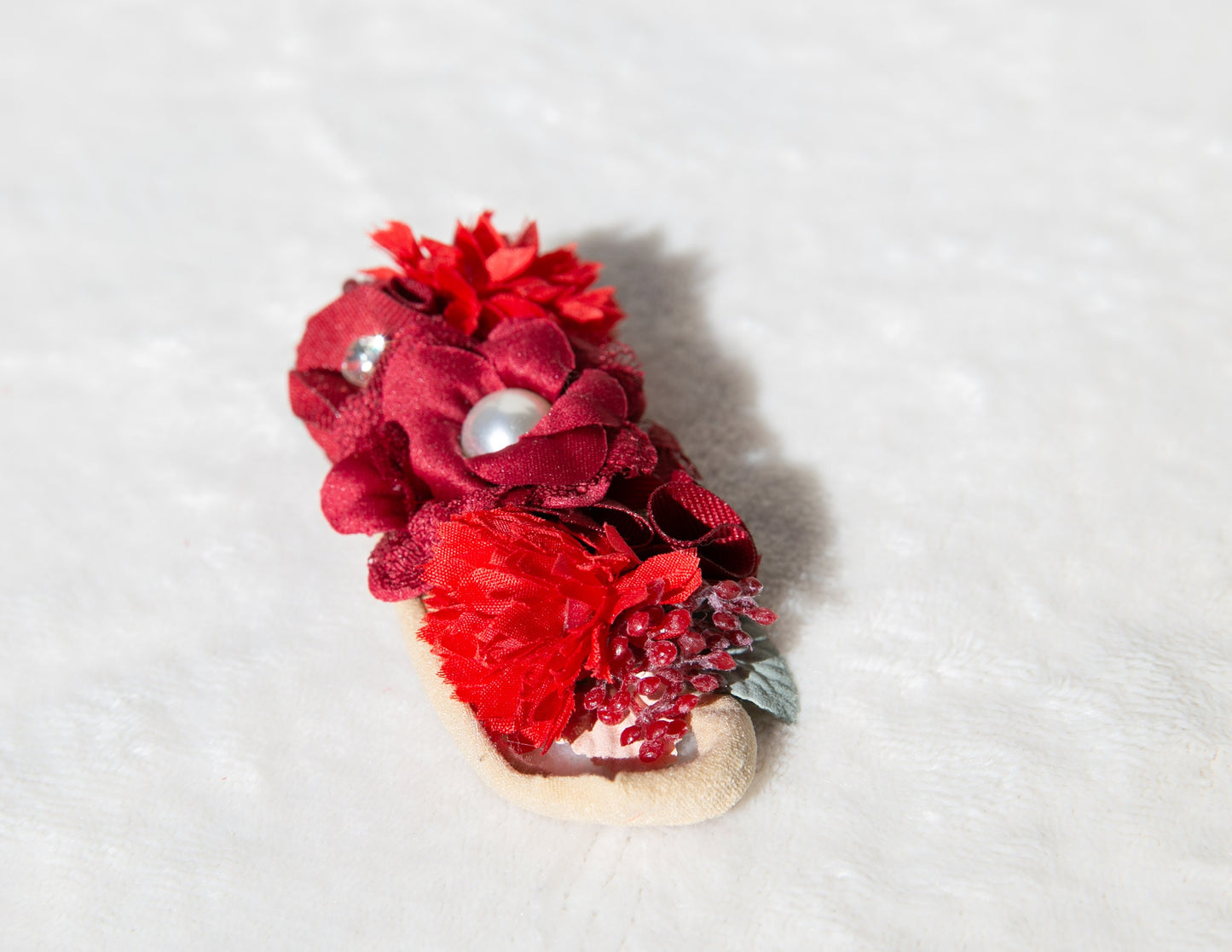 Red Delicate Headband for baby and Toddlers, Adorned with Rhinestone Pearls and Beautiful Red Flowers Perfect for Photoshoot Props and Gifts