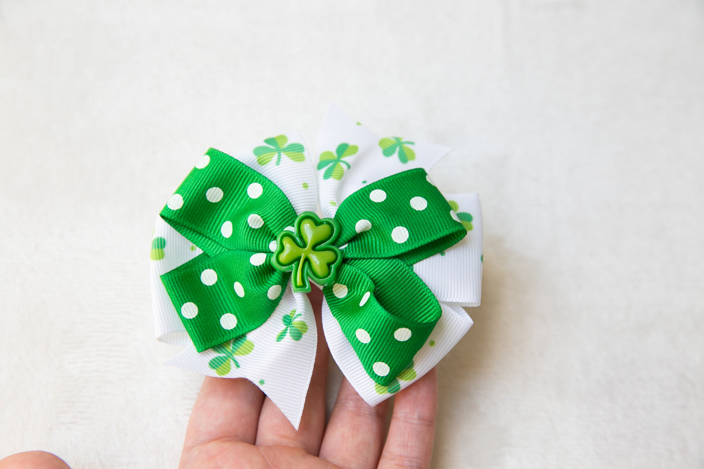 Unique Green four-leaf Lucky Clover St Patrick's Day Bow Hair Clip, Oversized big Cute Barrette baby girl Toddler Hair Clip Ireland festival