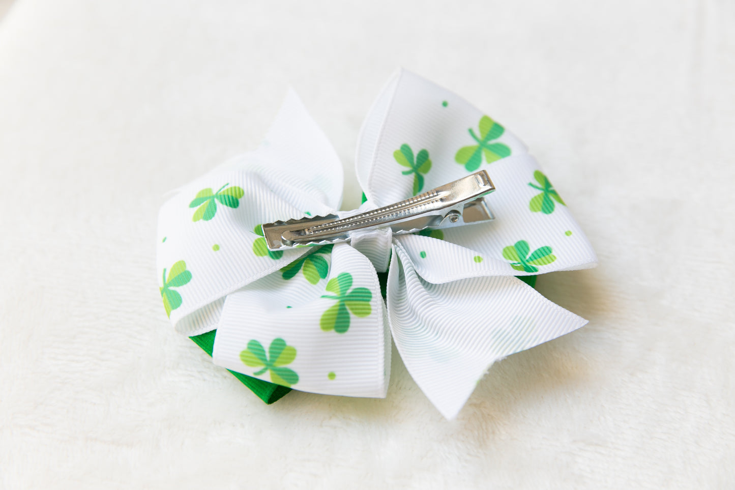 Unique Green four-leaf Lucky Clover St Patrick's Day Bow Hair Clip, Oversized big Cute Barrette baby girl Toddler Hair Clip Ireland festival